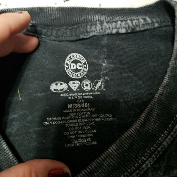 DC Comics Gray T Shirt ~ Sz M ~ Short Sleeve ~ Wonder Woman, Batman, Superman - Picture 4 of 4